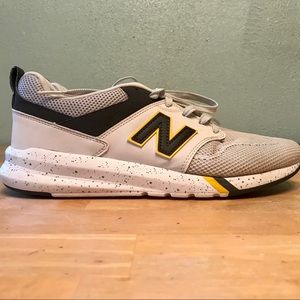 Men’s white New Balance tennis shoes size 10.5